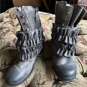 RARE!! Jeffrey Campbell Leather Combat Boots w Detachable Ruffle Sz 11!!